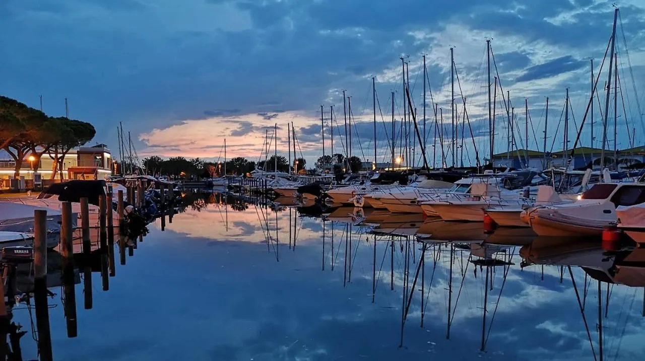 Cozy Flat With Terrace,180M From The Beach-Beahost Porto Santa Margherita di Caorle Διαμέρισμα
