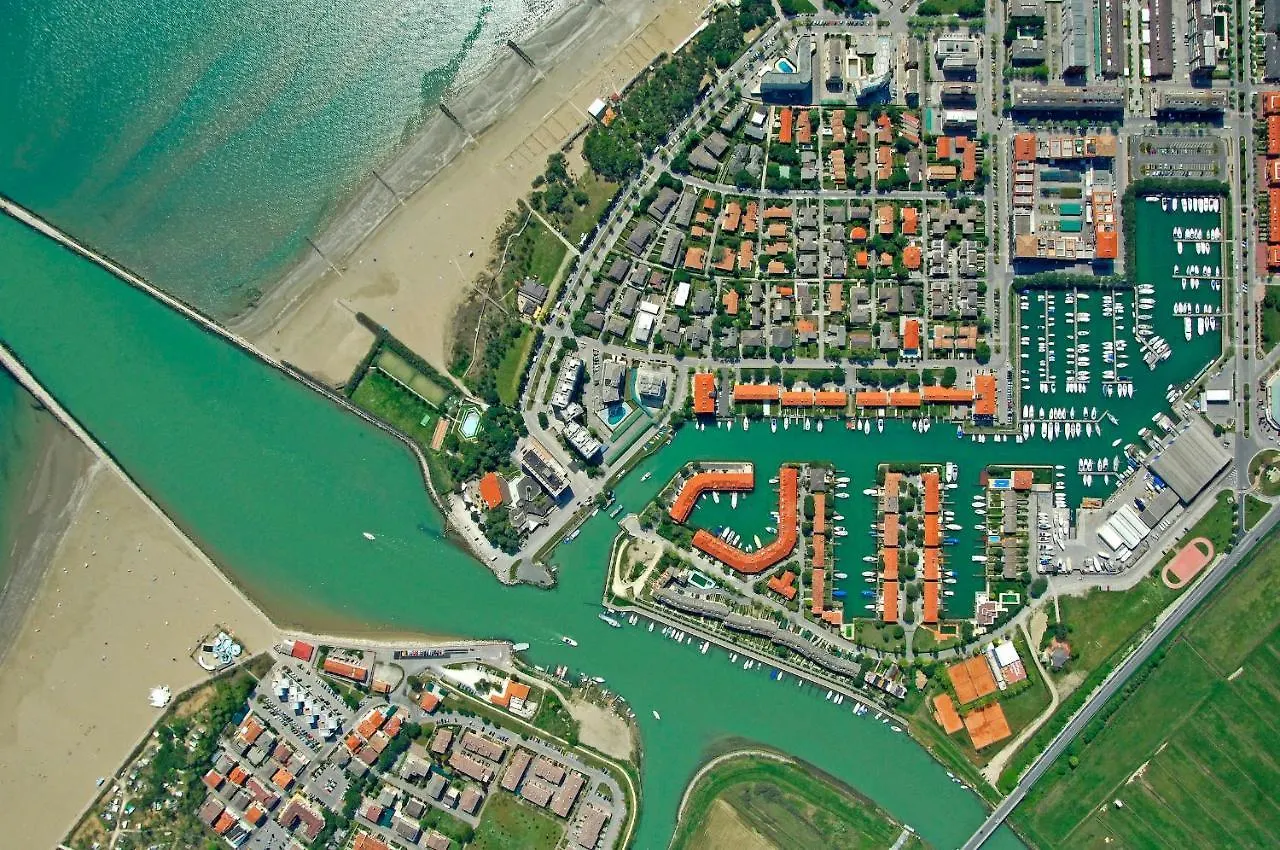 Cozy Flat With Terrace,180M From The Beach-Beahost Porto Santa Margherita di Caorle 0*,  Ιταλία