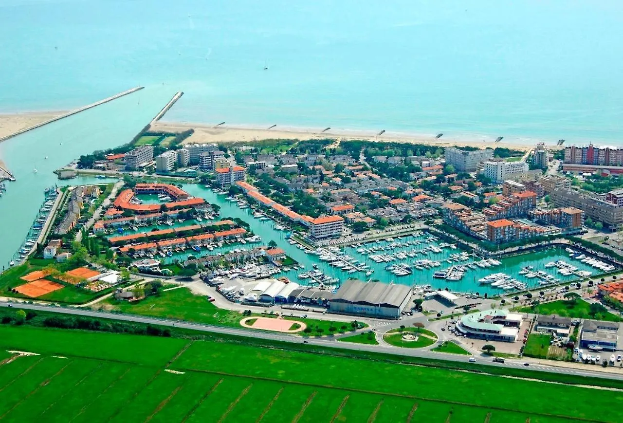 Cozy Flat With Terrace,180M From The Beach-Beahost Porto Santa Margherita di Caorle Διαμέρισμα