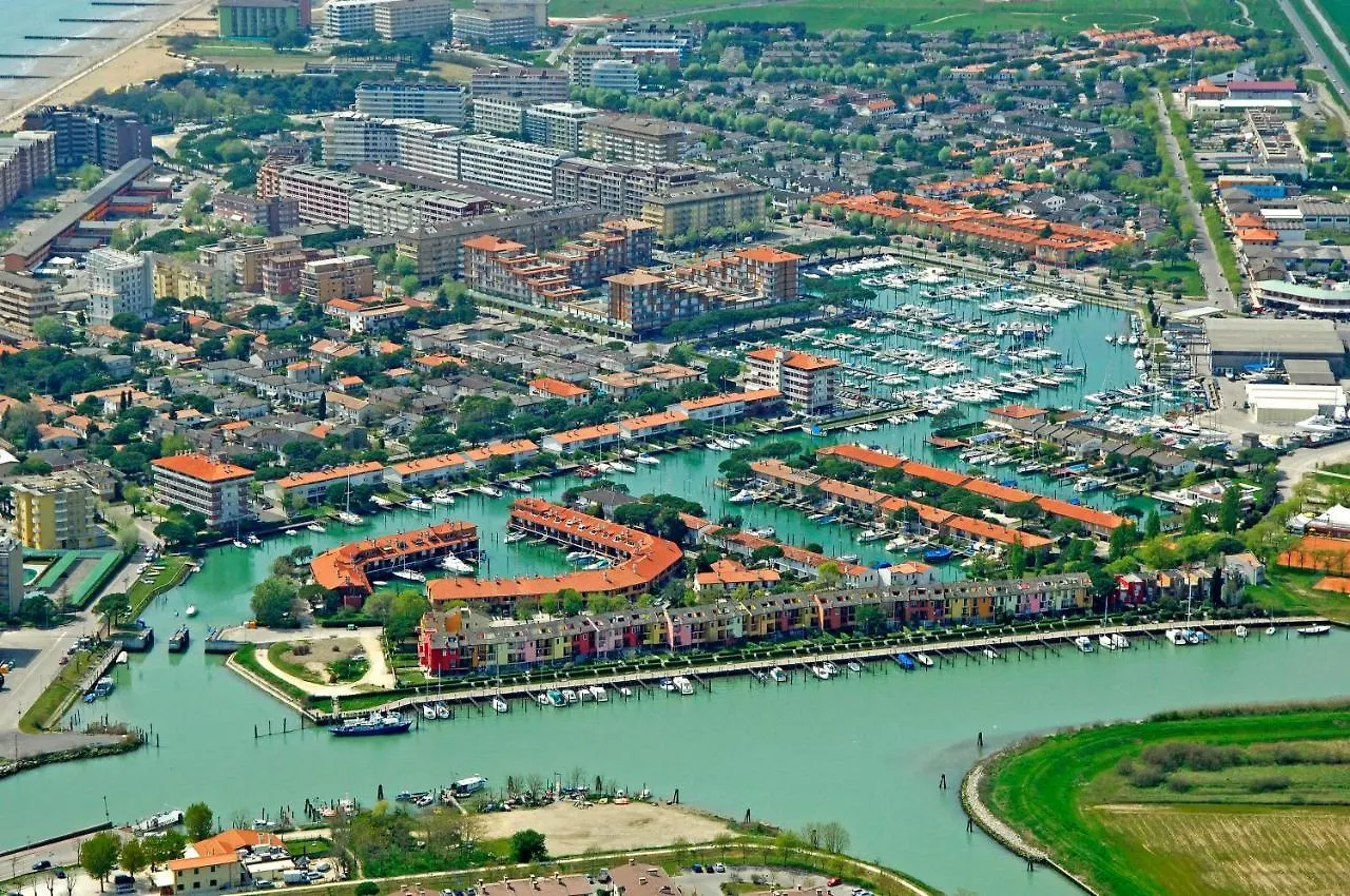 Cozy Flat With Terrace,180M From The Beach-Beahost Porto Santa Margherita di Caorle Διαμέρισμα